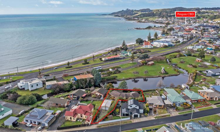 Privacy and Space - a Stroll to Beach and Town