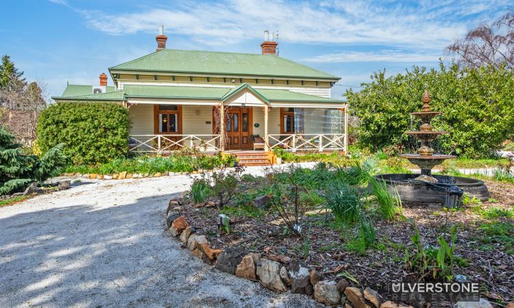 HISTORIC NORTHWEST SHOWPIECE HOME