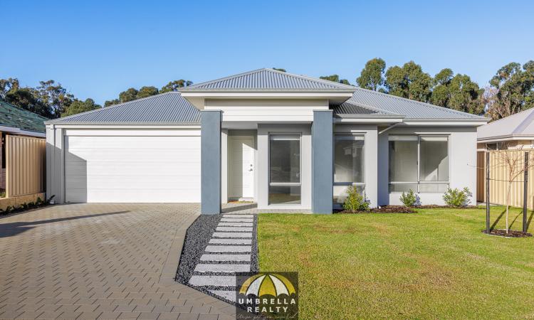 Fresh, Modern & Just 600m from the Beach!