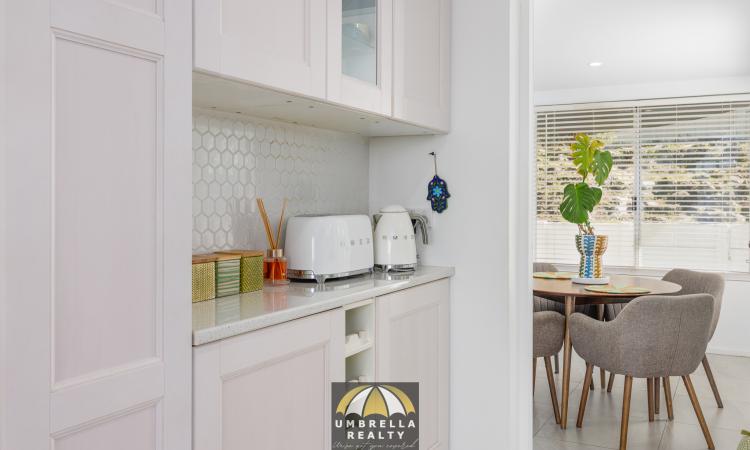 Modern Coastal Living – Walk to the Beach!