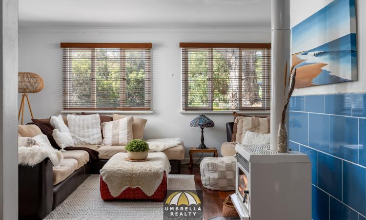 A Coastal Sanctuary Between Lake and Sea