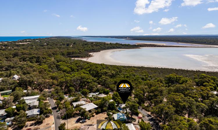 A Coastal Sanctuary Between Lake and Sea