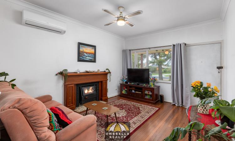 Charming Cottage on a Huge 809m² Block with Development Potential
