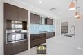 Large Family Home, Moments to the Beach!