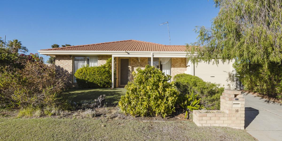 Welcome to an Incredible 3x1 Opportunity on a Generous 648m² Block!