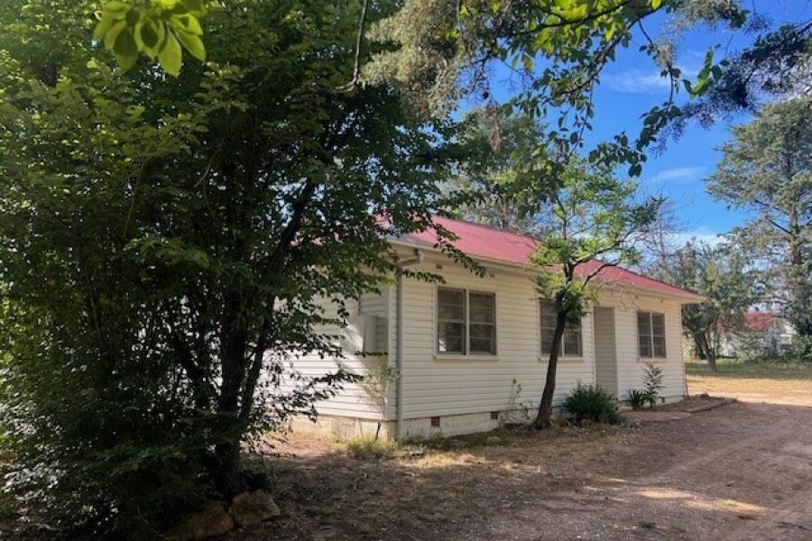 Country Cottage with large yard