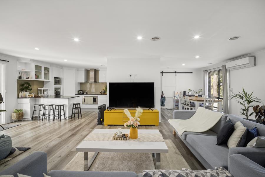 Extended Elegance in Gowrie – Spacious Living on a Generous Block!
