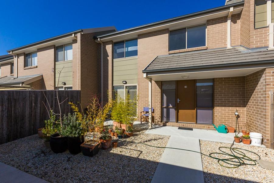 North-Facing Townhouse in Prime Franklin Location - UNDER APPLICATION