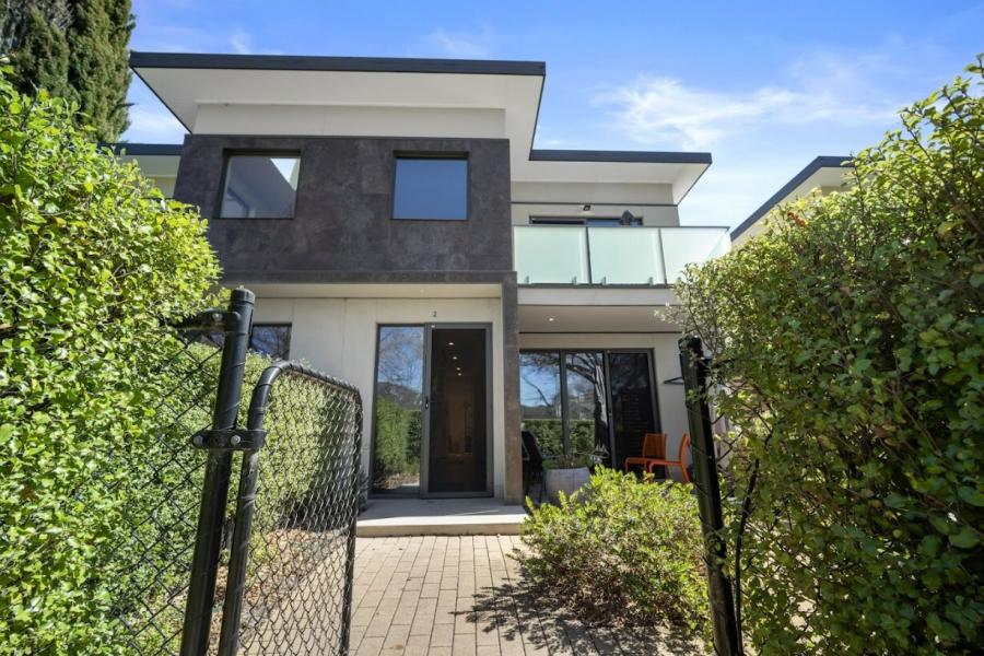 Modern Luxurious Townhouse