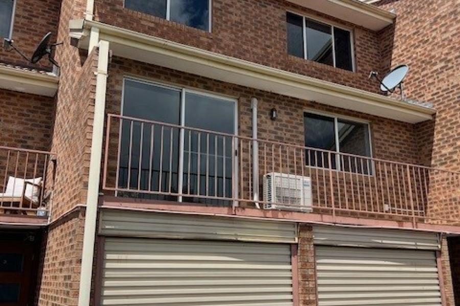 Renovated townhouse in ideal location