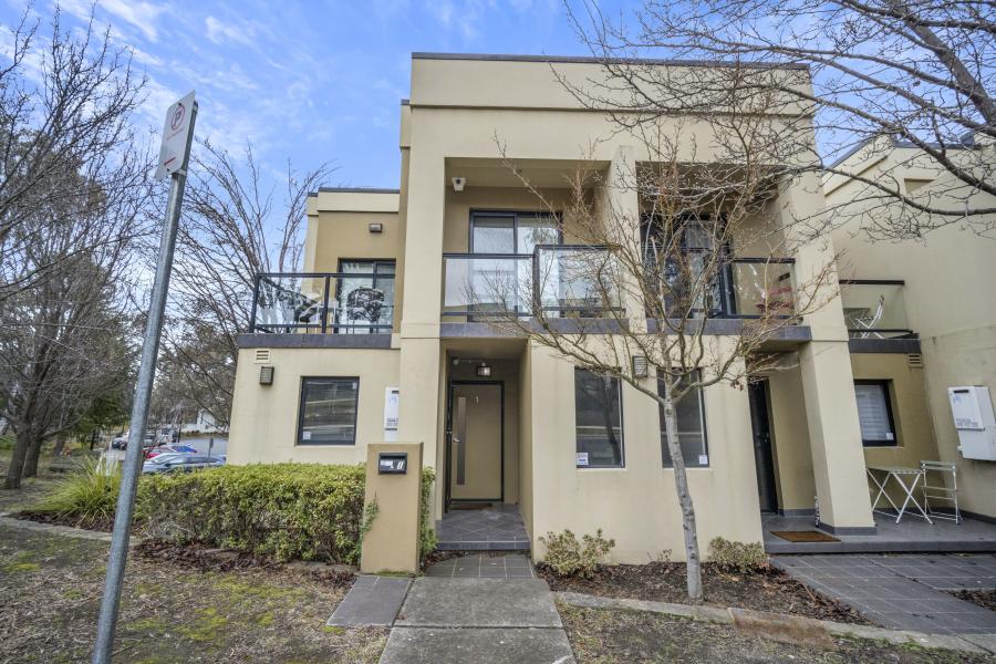 Private, Peaceful & Perfectly Positioned in Leafy Red Hill