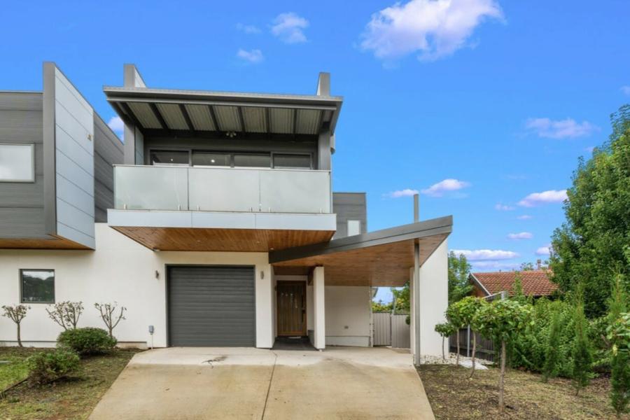 Modern Comfort & Space - Family Home in Curtin