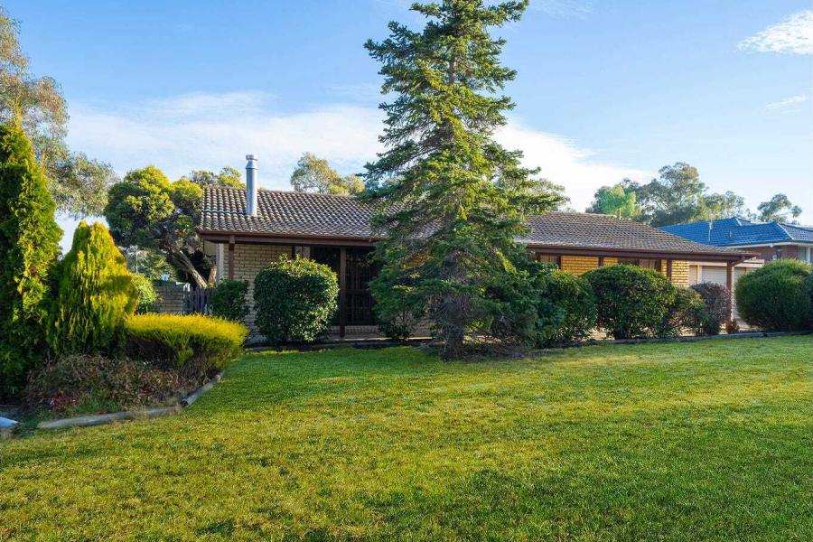 Comfortable Family Living in a Quiet Cul‑de‑Sac