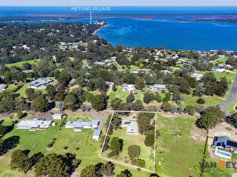 Retreat Style Living with frontage to the Metung Country Club Golf Course