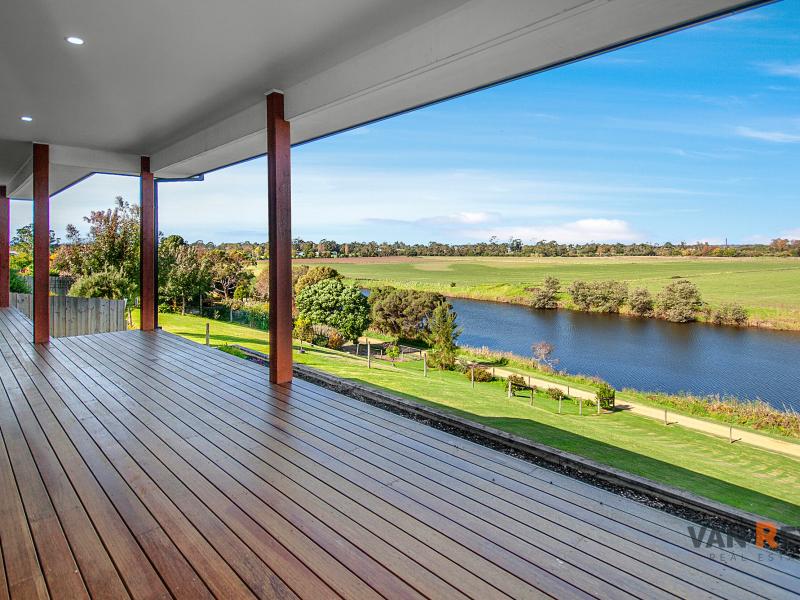 Stunning Mitchell River Backwater Retreat Minutes from Bairnsdale CBD