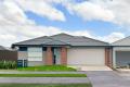 375m2 land with 22 SQ house ... Close to all amenities in Wyndham Vale