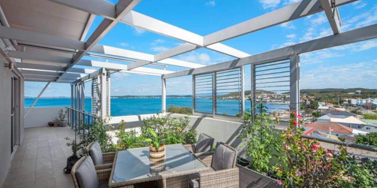 SENSATIONAL SWEEPING VIEWS ACROSS LAKE MACQUARIE
