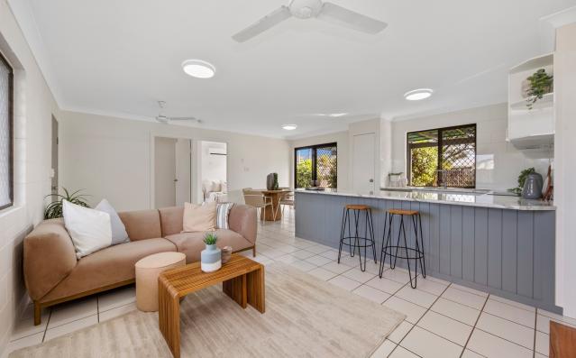 Private, Easy-Care Living!!