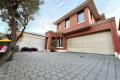 Private & Peaceful Townhouse Hideaway In Prime Location