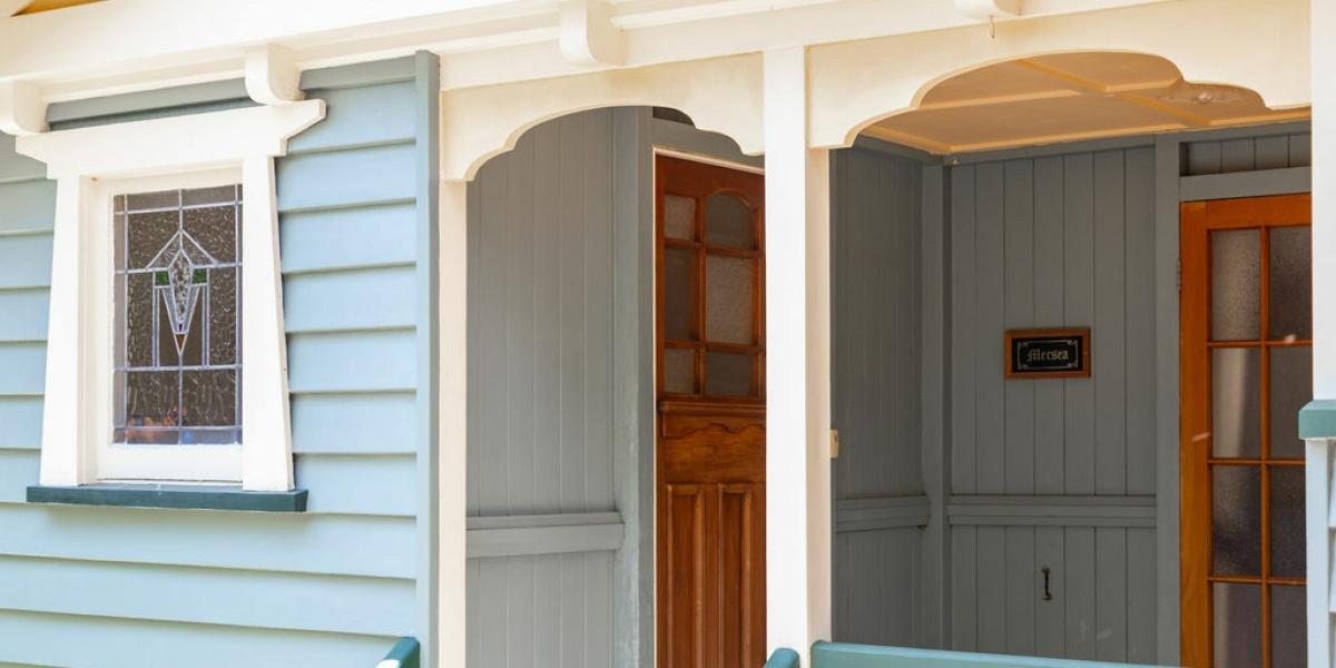 STUNNING CHARACTER BUNGALOW IN PRIME HOSPITAL PRECINCT - OFF STREET PARKING INSIDE THE GATE