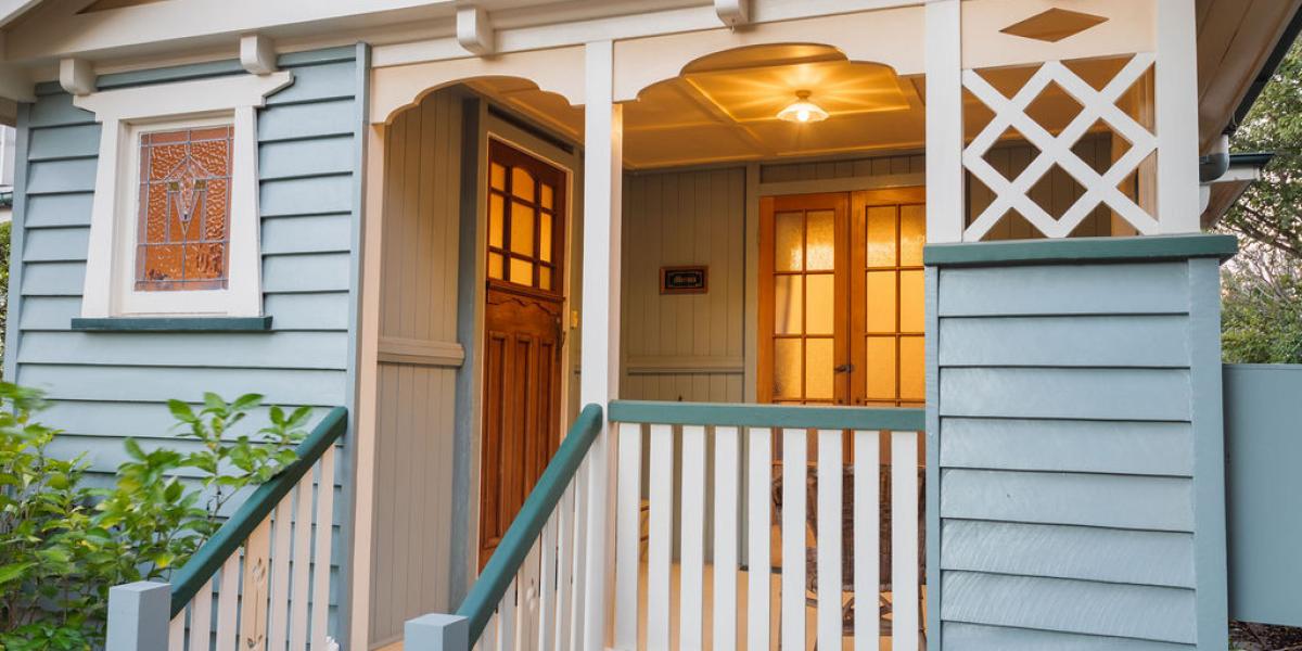 CHARMING CHARACTER BUNGALOW IN PRIME HOSPITAL PRECINCT - OFF STREET PARKING INSIDE THE GATE