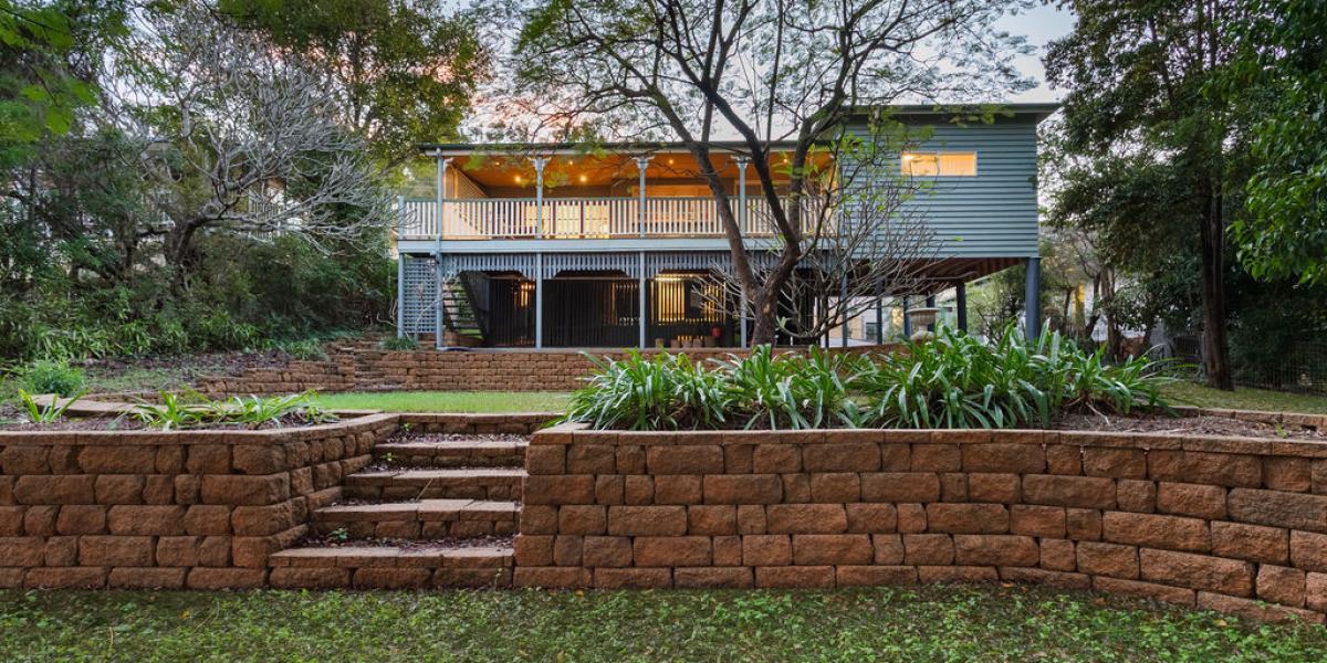 CHARMING CHARACTER BUNGALOW IN PRIME HOSPITAL PRECINCT - OFF STREET PARKING INSIDE THE GATE