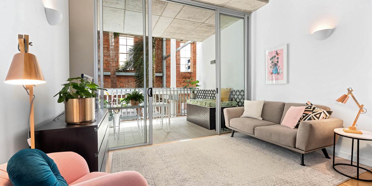 W4 WOOLSTORE with HUGE BALCONY