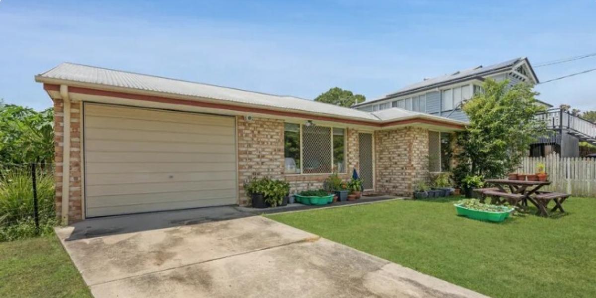 Lowset Brick in Newtown - Walk to Ipswich Girls Grammar & Rail - MORE PHOTO'S Coming SOON