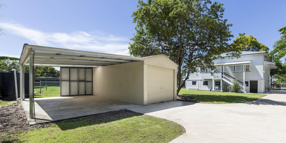 Charming Queenslander on 4,067m² Absolute Riverfront – A Unique Off-Grid Lifestyle Minutes from the CBD