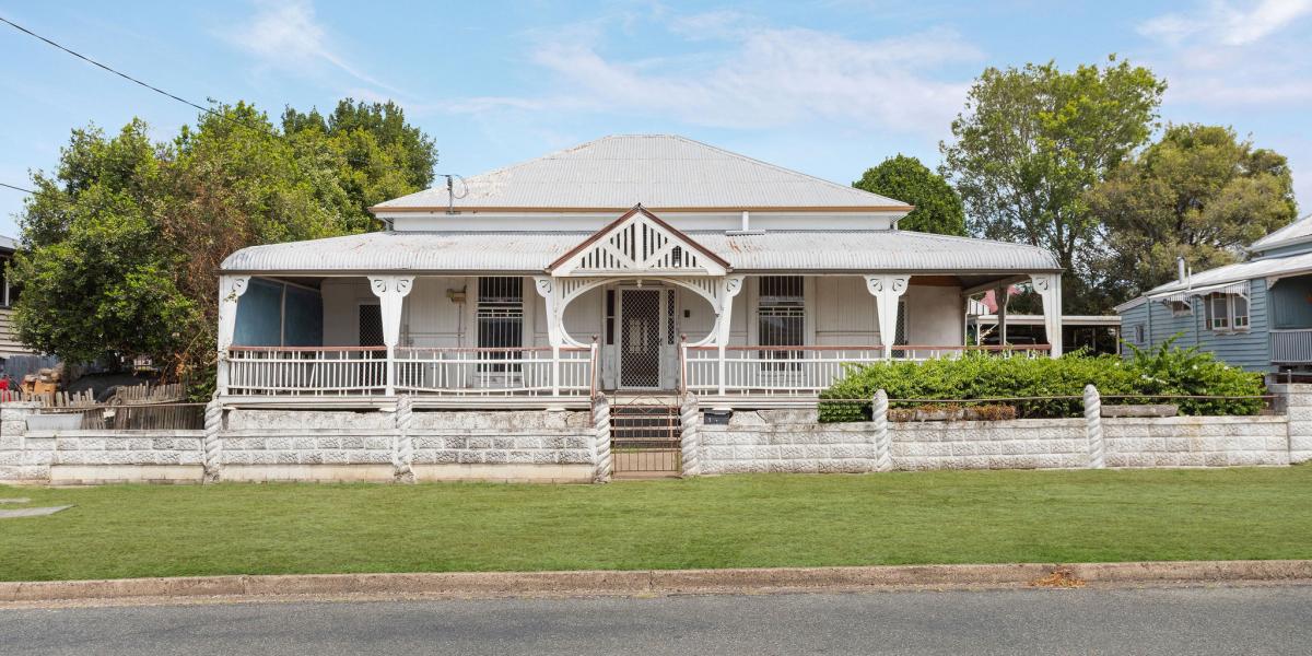 “Classic Colonial Charm with Endless Potential!”– Ready for Its Next Chapter!