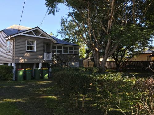 Walkers Real Estate - LARGE QUEENSLANDER, LARGE SHADY ...