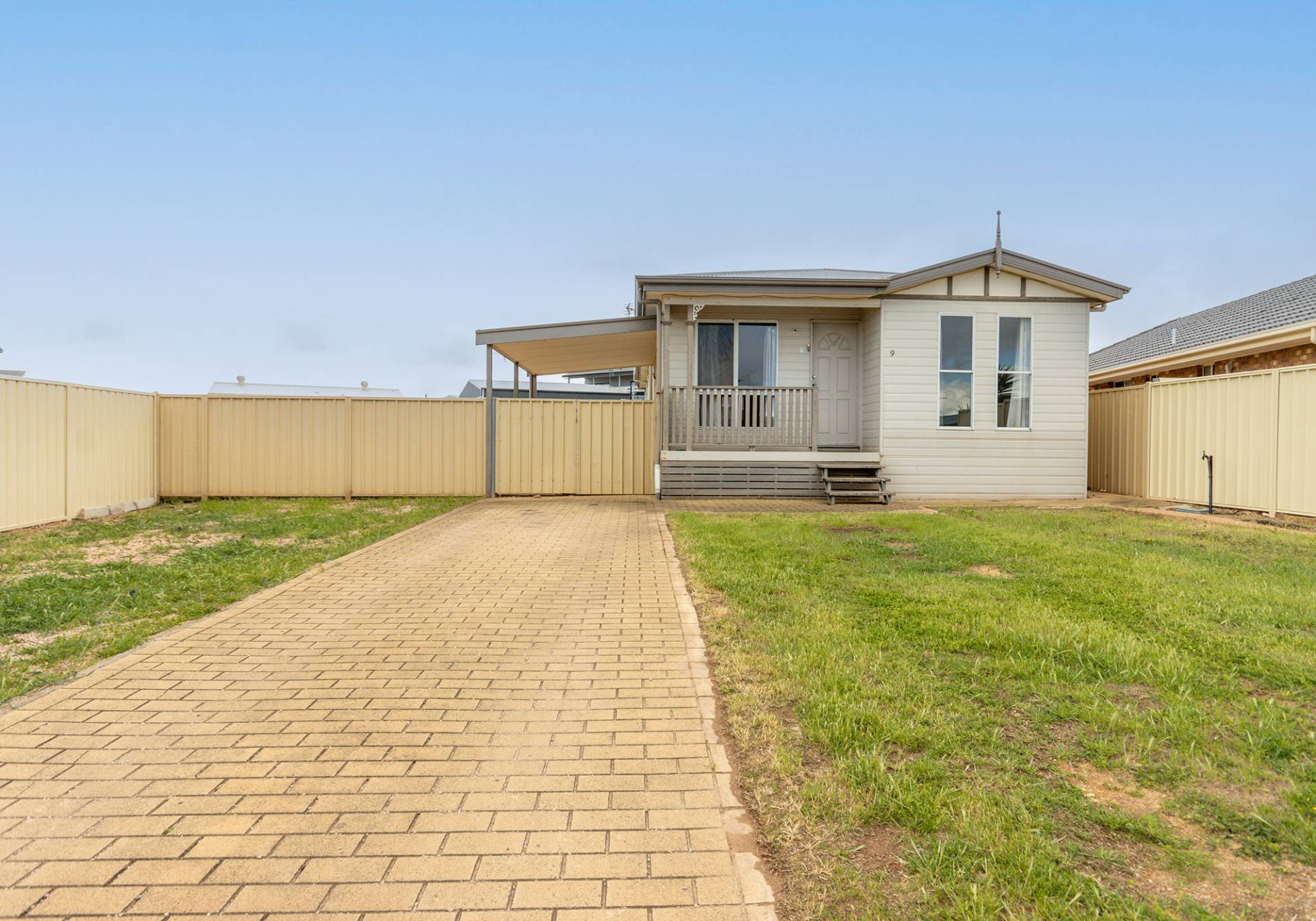 9 Islesworth St, North Beach - Thumbnail 2