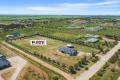RURAL LIVING LUXURY MINUTES FROM THE CBD