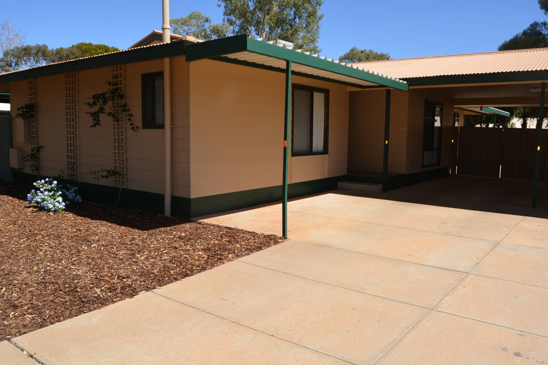 7 Nyaroo Ct, Roxby Downs - Image 1