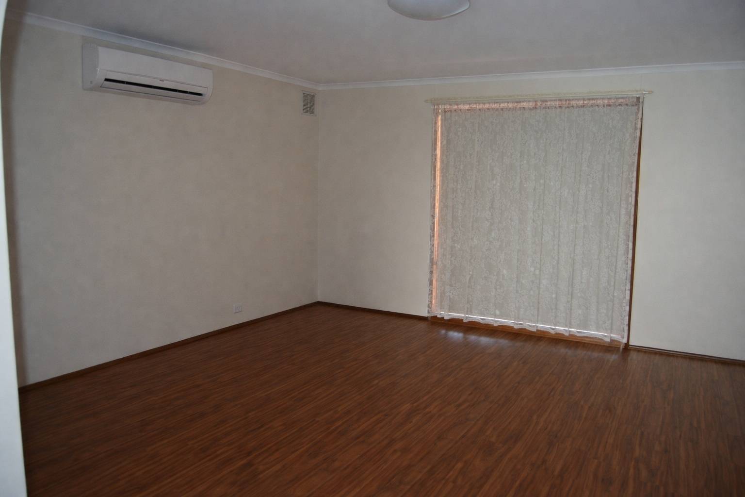 7 Nyaroo Ct, Roxby Downs - Thumbnail 2