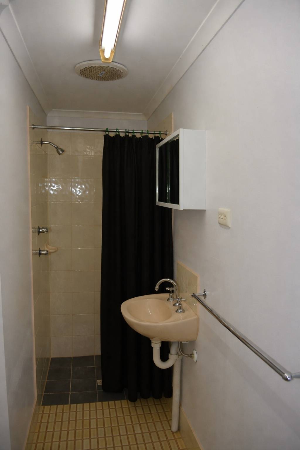 Unit 11, 6-8 Kennebery Crescent, Roxby Downs - Thumbnail 5