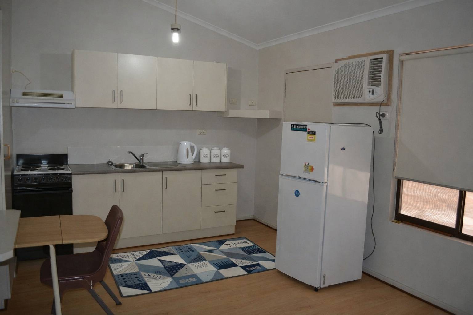Unit 11, 6-8 Kennebery Crescent, Roxby Downs - Thumbnail 2