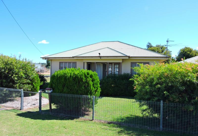 UNDER OFFER!!! 3 Bedroom Timber Home Close to CBD