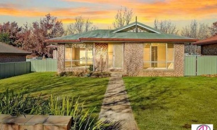 6 Bedroom - 2 Bathroom House in quiet homely area / OPTION FOR FURNISHED