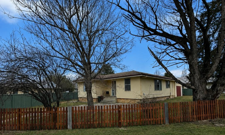 SHARE House close to UNE - INC WATER, ELECT, INTERNET.