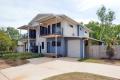 MODERN TOWNHOUSE WITH YOUR OWN PRIVATE POOL!