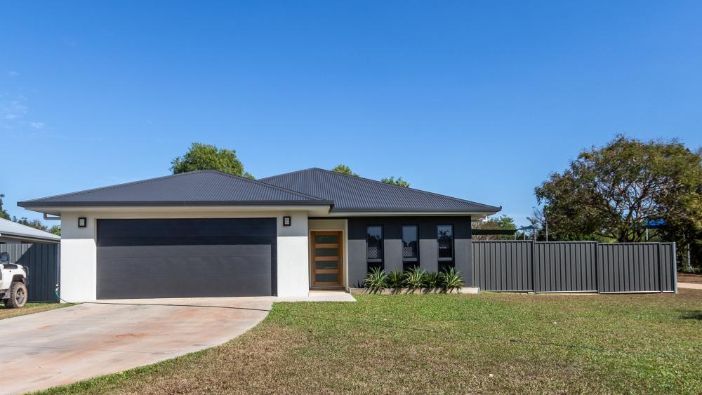 Weipa Real Estate BEAUTIFUL EXECUTIVE HOME FOR SALE IN GOLF LINKS