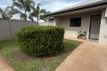 MODERN 2 BEDROOM UNIT LOCATED IN GOLF LINKS ESTATE!