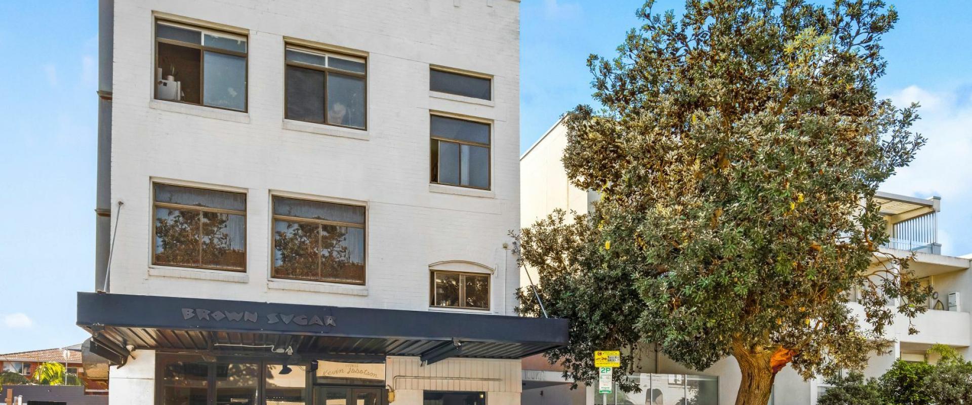 CHIC, NEWLY TRANSFORMED BEACHSIDE PAD Wiesner Property