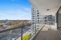 Ultra-convenient modern designer apartment in prime location