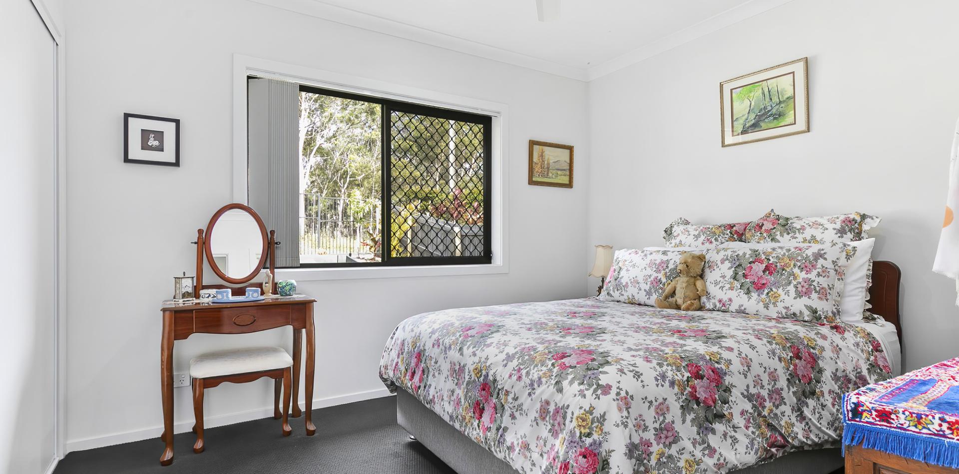 SANDSTONE LAKES WITH LEAFY BACKDROP THE IDEAL STARTER/DOWNSIZER