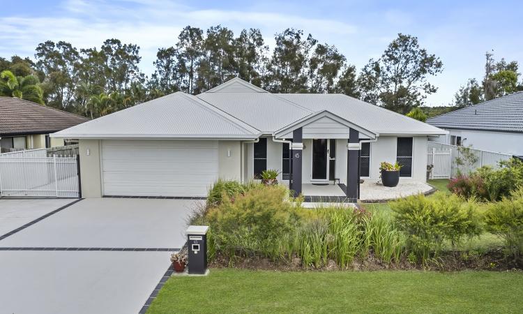 IMMACULATELY PRESENTED HOME WITH THE PERFECT INDOOR/OUTDOOR LIFESTYLE