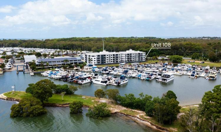 Waterfront Apartment In Thriving Coastal Marina Precinct