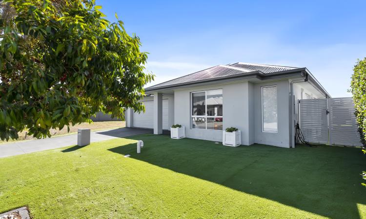 A QUALITY LOW-SET, LOW MAINTENANCE LIFESTYLE AWAITS!