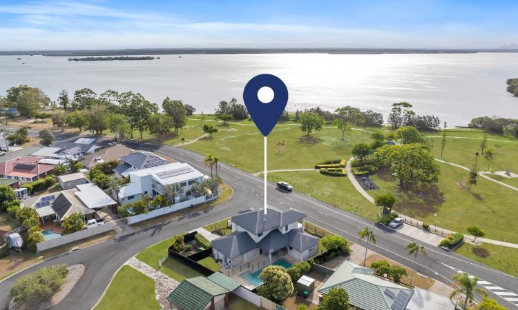 FRONT ROW SEAT FOR SPECTACULAR VIEWS ACROSS PUMICESTONE PASSAGE AND BEYOND